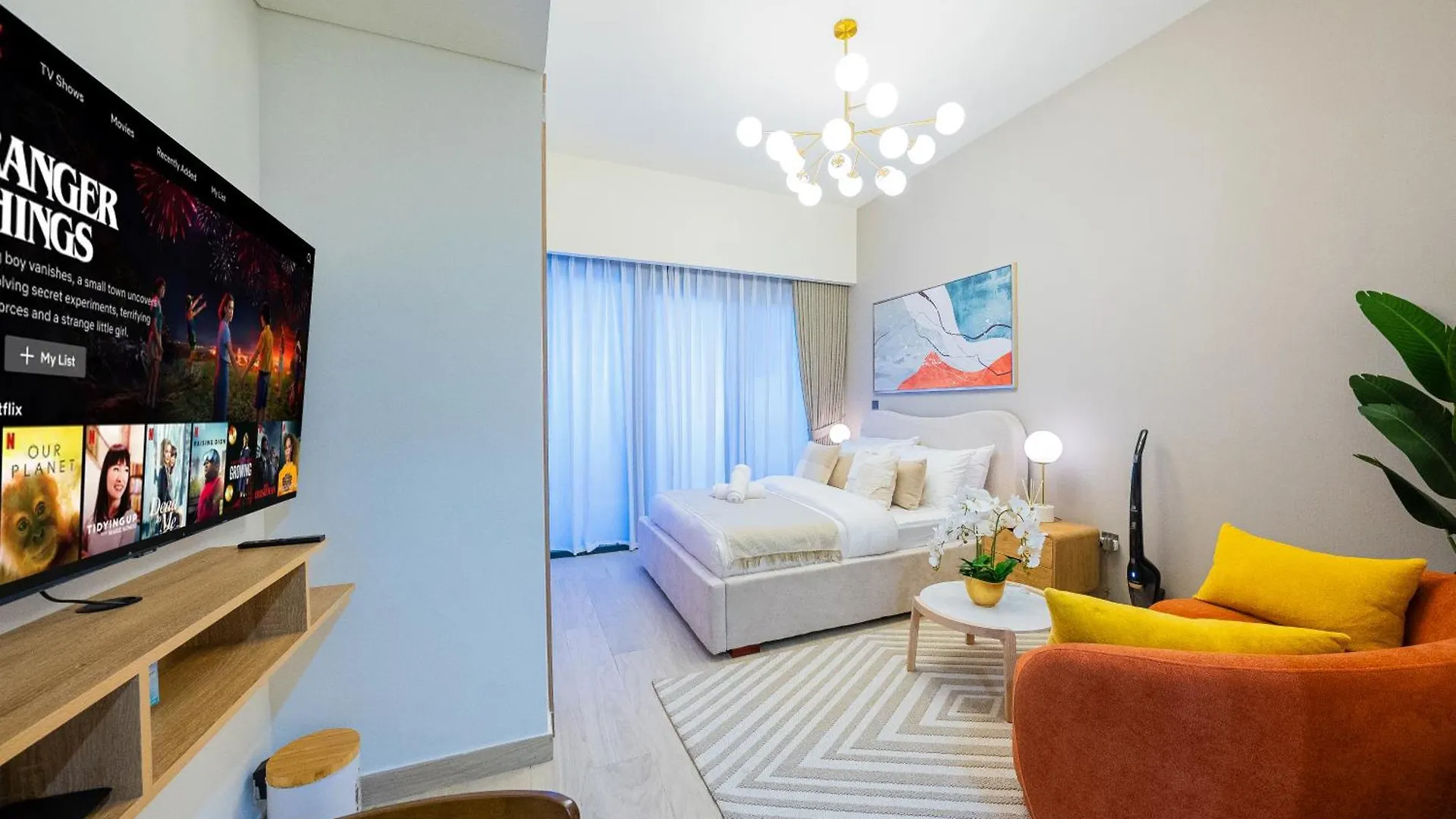 Elegant Studio With Pool Access & Private Terrace location