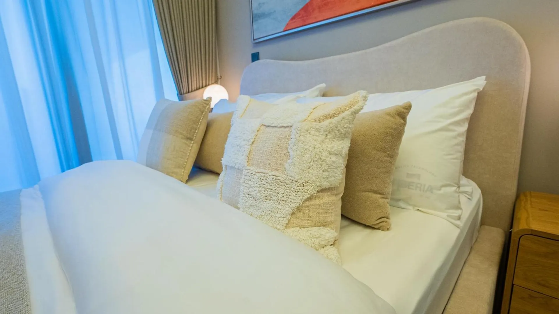 Elegant Studio With Pool Access & Private Terrace Dubai 0*,