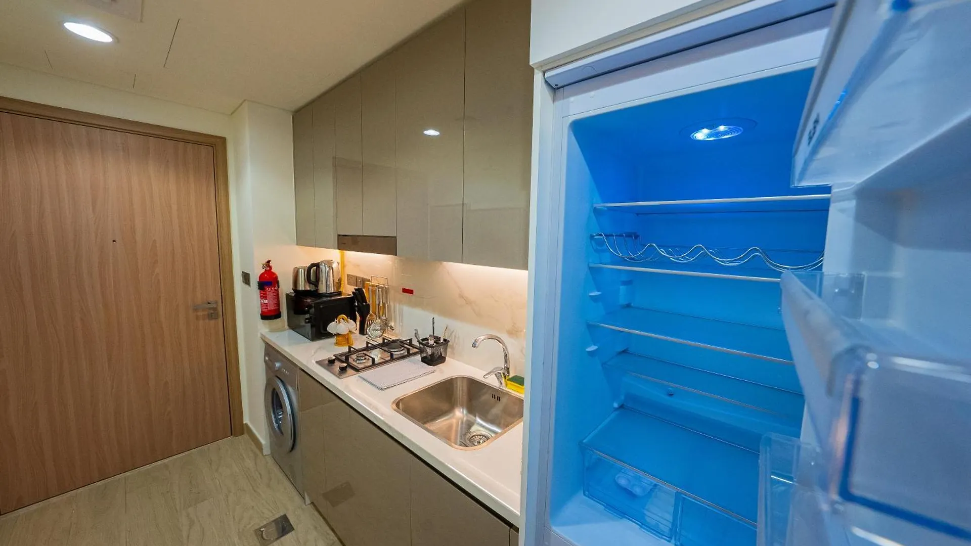Elegant Studio With Pool Access & Private Terrace Dubai