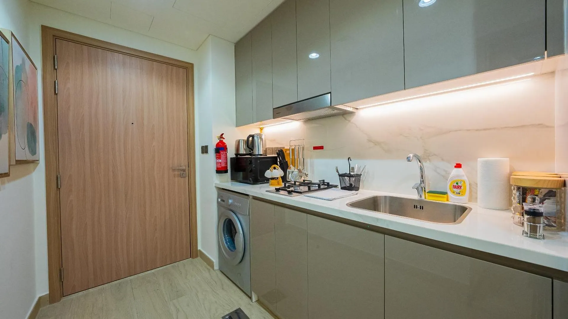 Elegant Studio With Pool Access & Private Terrace Dubai