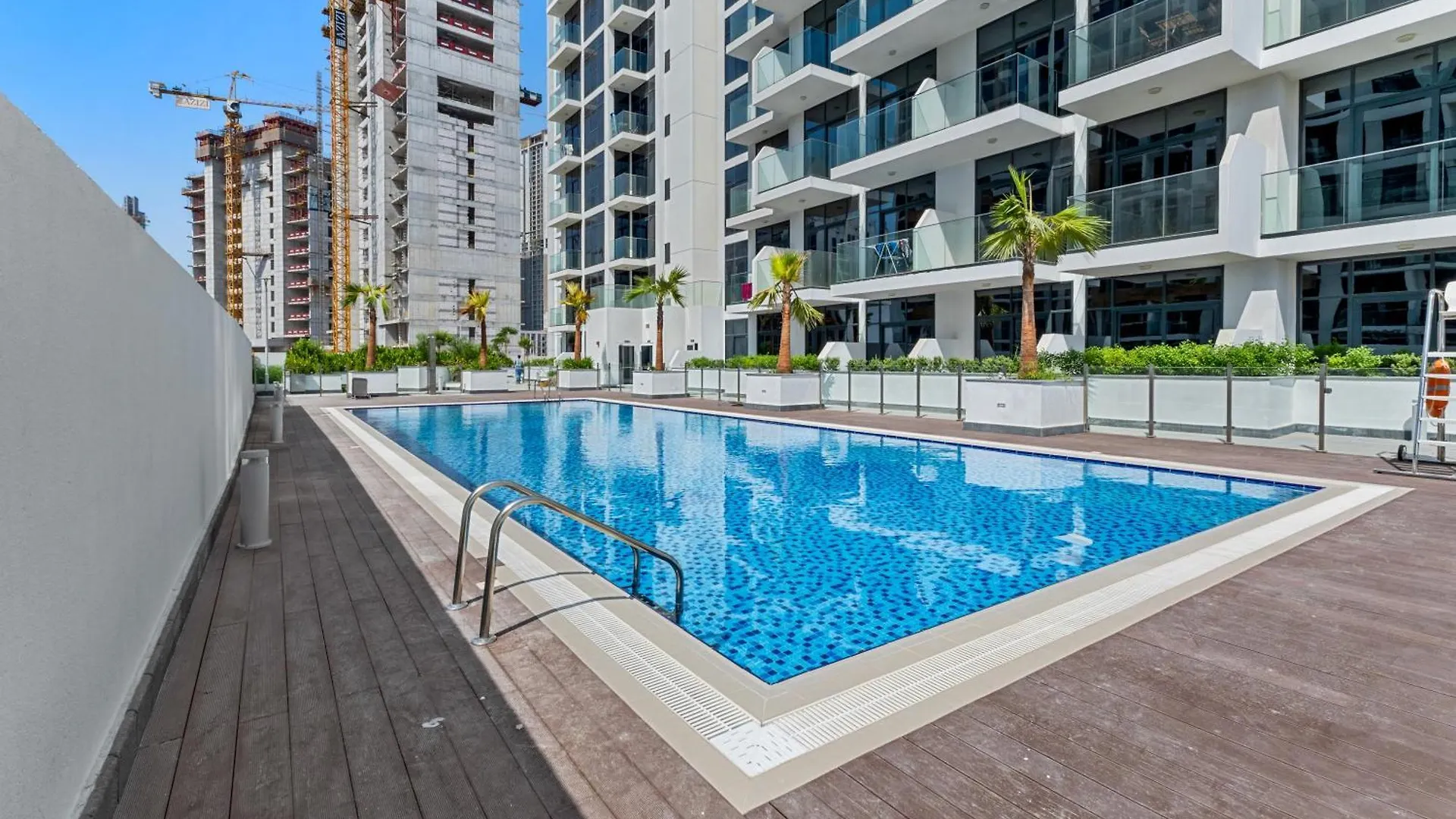 Elegant Studio With Pool Access & Private Terrace Dubai 0*,  United Arab Emirates